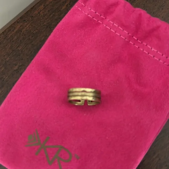 Silpada adjustable hammered brass pinky ring. Never worn. Size 5 - Picture 3 of 5